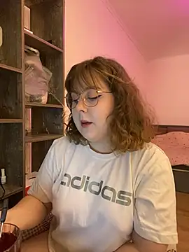 Snapshot of cinnabon_ chatting on December 12, 12:55 pm cinnabon online show from December 12, 12:55 pm