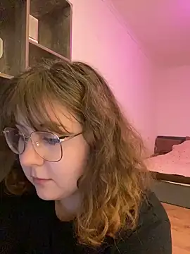 Snapshot of cinnabon_ chatting on December 13, 1:44 pm cinnabon online show from December 13, 1:44 pm