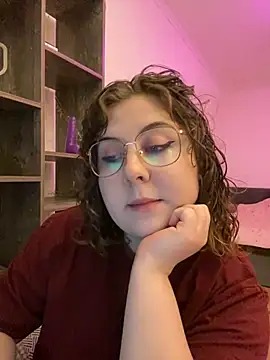 Snapshot of cinnabon_ chatting on December 14, 4:42 pm cinnabon online show from December 14, 4:42 pm