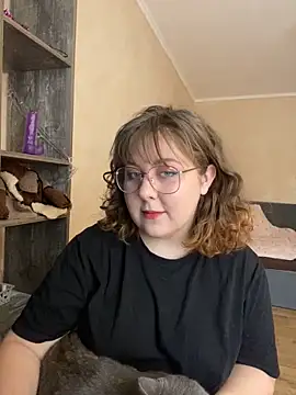 Snapshot of cinnabon_ chatting on December 24, 9:17 am cinnabon online show from December 24, 9:17 am