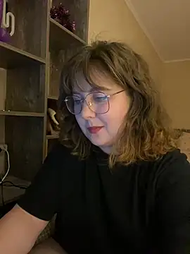 Snapshot of cinnabon_ chatting on December 24, 7:44 pm cinnabon online show from December 24, 7:44 pm