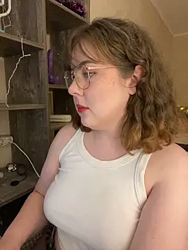 Snapshot of cinnabon_ chatting on January 12, 4:50 pm cinnabon online show from January 12, 4:50 pm