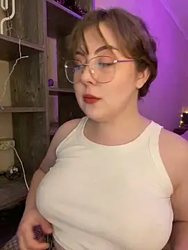 Snapshot of cinnabon_ chatting on January 12, 7:53 pm cinnabon online show from January 12, 7:53 pm