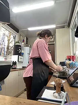 Snapshot of cinnabon_ chatting on January 30, 1:21 pm cinnabon online show from January 30, 1:21 pm