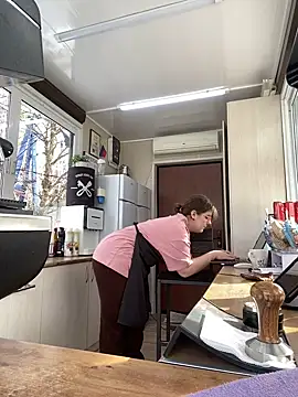 Snapshot of cinnabon_ chatting on February 1, 10:37 am cinnabon online show from February 1, 10:37 am