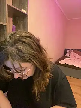 Snapshot of cinnabon_ chatting on February 4, 5:34 pm cinnabon online show from February 4, 5:34 pm