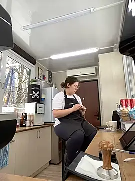 Snapshot of cinnabon_ chatting on February 6, 8:29 am cinnabon online show from February 6, 8:29 am