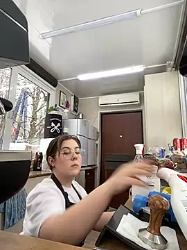 Snapshot of cinnabon_ chatting on February 6, 11:43 am cinnabon online show from February 6, 11:43 am