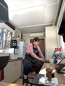 Snapshot of cinnabon_ chatting on February 10, 8:53 am cinnabon online show from February 10, 8:53 am