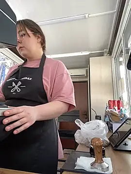 Snapshot of cinnabon_ chatting on February 11, 7:23 am cinnabon online show from February 11, 7:23 am