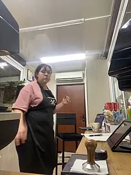 Snapshot of cinnabon_ chatting on February 11, 5:50 pm cinnabon online show from February 11, 5:50 pm