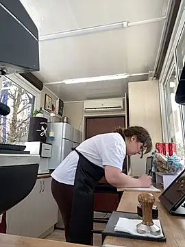 Snapshot of cinnabon_ chatting on February 12, 8:06 am cinnabon online show from February 12, 8:06 am