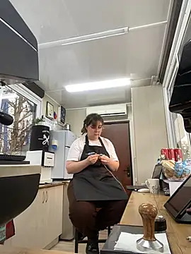 Snapshot of cinnabon_ chatting on February 12, 2:32 pm cinnabon online show from February 12, 2:32 pm