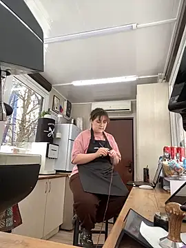 Snapshot of cinnabon_ chatting on February 16, 7:59 am cinnabon online show from February 16, 7:59 am