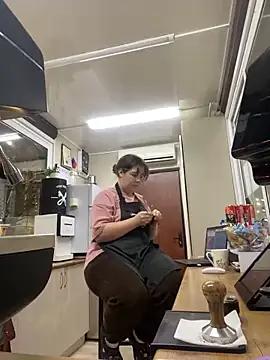 Snapshot of cinnabon_ chatting on February 16, 3:27 pm cinnabon online show from February 16, 3:27 pm