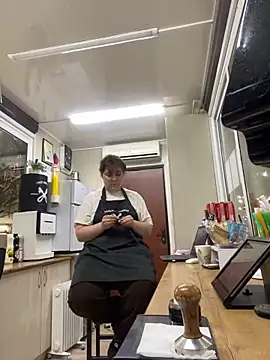 Snapshot of cinnabon_ chatting on February 23, 4:24 pm cinnabon online show from February 23, 4:24 pm