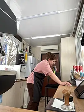 Snapshot of cinnabon_ chatting on February 24, 8:27 am cinnabon online show from February 24, 8:27 am