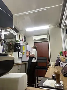 Snapshot of cinnabon_ chatting on March 2, 3:27 pm cinnabon online show from March 2, 3:27 pm