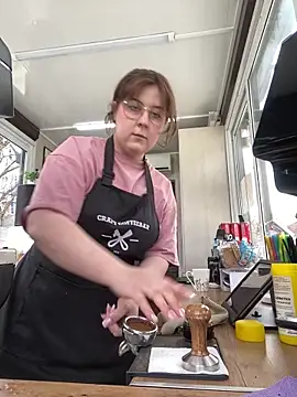 Snapshot of cinnabon_ chatting on March 14, 9:14 am cinnabon online show from March 14, 9:14 am