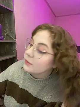 Snapshot of cinnabon_ chatting on March 19, 3:19 pm cinnabon online show from March 19, 3:19 pm