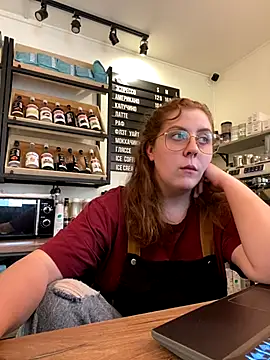 Snapshot of cinnabon_ chatting on September 18, 1:24 pm cinnabon online show from September 18, 1:24 pm