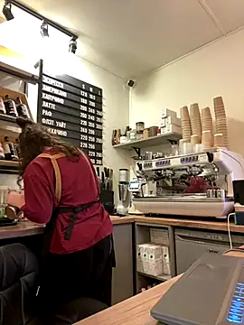 Snapshot of cinnabon_ chatting on October 10, 12:37 pm cinnabon online show from October 10, 12:37 pm