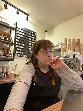 Snapshot of cinnabon_ chatting on October 25, 11:51 am cinnabon online show from October 25, 11:51 am