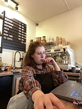 Snapshot of cinnabon_ chatting on June 3, 2:33 pm cinnabon online show from June 3, 2:33 pm