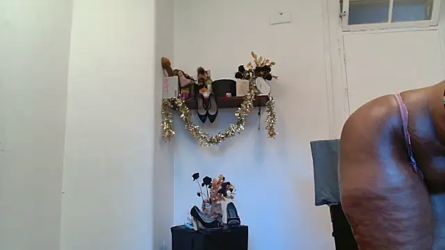 Snapshot of xTALLSEXYBUMx chatting on November 19, 5:40 am xTALLSEXYBUMx online show from November 19, 5:40 am