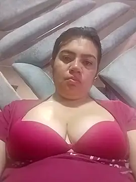 Snapshot of naughty-sharlot chatting on January 4, 11:43 am naughty-sharlot online show from January 4, 11:43 am