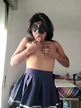 Snapshot of Bella_Luna18 chatting on December 13, 7:15 am Bella Luna18 online show from December 13, 7:15 am