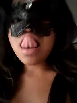 Snapshot of Bella_Luna18 chatting on December 28, 3:37 pm Bella Luna18 online show from December 28, 3:37 pm