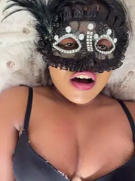 Snapshot of Bella_Luna18 chatting on November 11, 7:36 pm Bella Luna18 online show from November 11, 7:36 pm