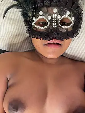 Snapshot of Bella_Luna18 chatting on December 1, 5:51 pm Bella Luna18 online show from December 1, 5:51 pm