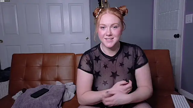 Snapshot of Scarlettredff chatting on November 1, 4:14 am Scarlettredff online show from November 1, 4:14 am