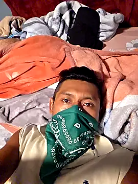 Snapshot of Jovende28 chatting on November 4, 2:21 am Jovende28 online show from November 4, 2:21 am