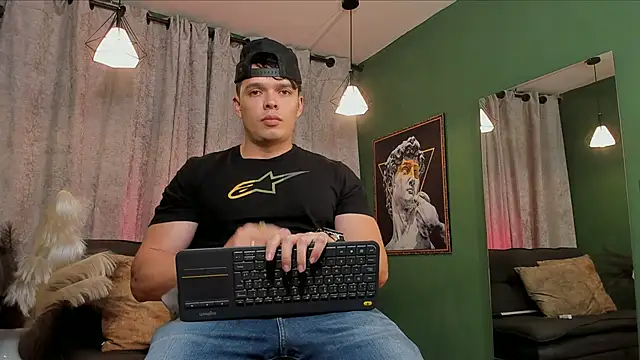 Snapshot of Jake_Tylerr_ chatting on December 15, 1:43 am Jake Tylerr online show from December 15, 1:43 am