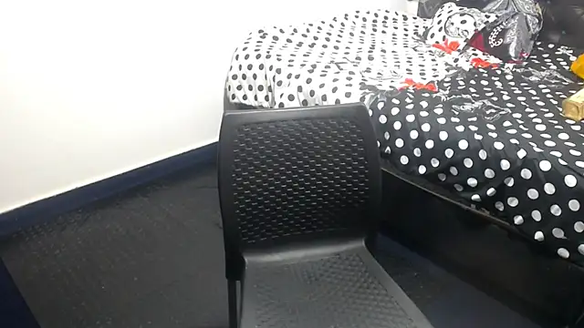 Snapshot of shopyymessyy chatting on February 14, 7:44 pm shopyymessyy online show from February 14, 7:44 pm