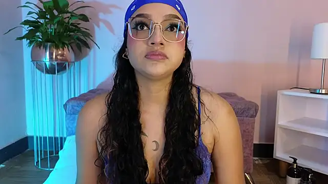 EMILYY FOXY online show from April 16, 7:03 pm