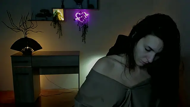 Snapshot of EricaPowers chatting on December 9, 10:11 am EricaPowers online show from December 9, 10:11 am