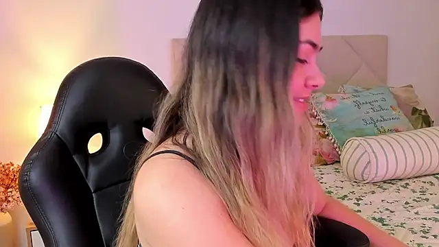 Lau Bee online show from December 11, 6:52 pm