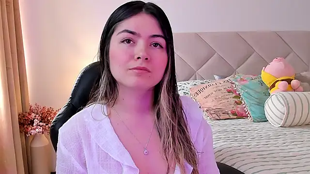 Lau Bee online show from December 13, 4:05 pm