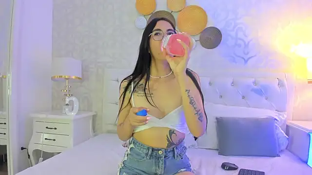 Clarisse28 online show from January 8, 7:34 pm