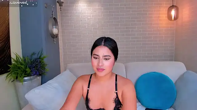 IsabellaHill  online show from December 20, 10:54 pm