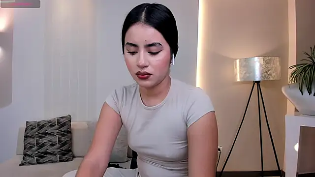 IsabellaHill  online show from December 22, 5:32 pm