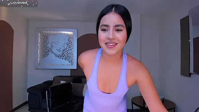 IsabellaHill  online show from December 26, 7:05 pm