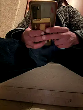 Snapshot of maroo544 chatting on December 14, 10:36 pm maroo544 online show from December 14, 10:36 pm