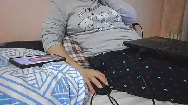 Snapshot of MikaKors chatting on January 6, 1:52 pm MikaKors online show from January 6, 1:52 pm