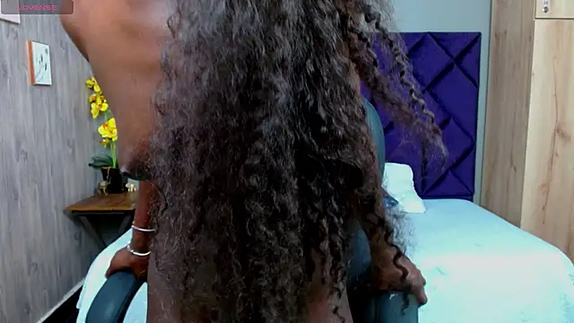 Snapshot of Nahomi-Hill chatting on January 18, 11:33 pm Nahomi-Hill online show from January 18, 11:33 pm