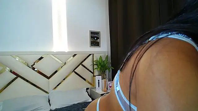 Snapshot of carolineamber_ chatting on February 25, 10:07 pm carolineamber online show from February 25, 10:07 pm